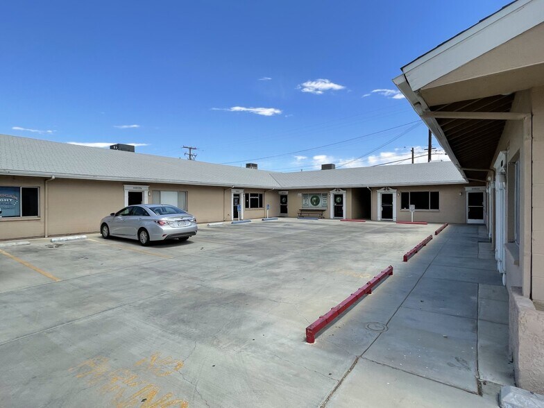44802-44808 Elm Ave, Lancaster, CA à louer - Photo de l’immeuble – Image 2 sur 6