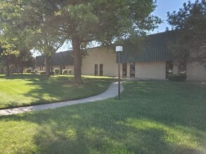 3417 Roger B Chaffee Memorial Dr SE, Grand Rapids, MI à louer Photo de l’immeuble– Image 1 sur 4