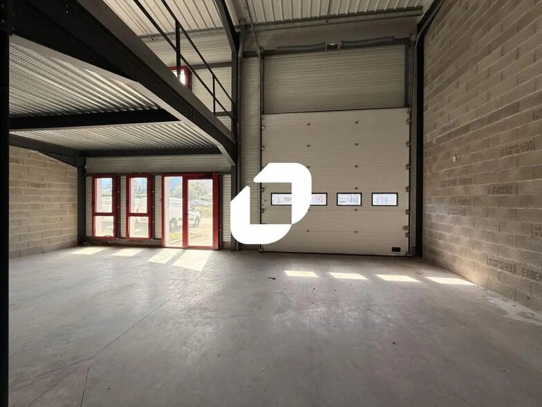 Industriel/Logistique dans Voreppe à louer - Photo intérieure – Image 1 sur 11