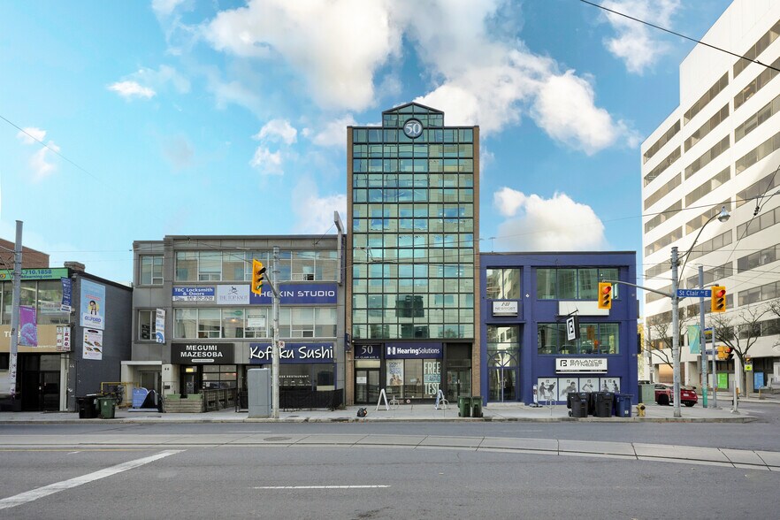 50 St Clair Ave E, Toronto, ON à louer - Photo de l’immeuble – Image 1 sur 3