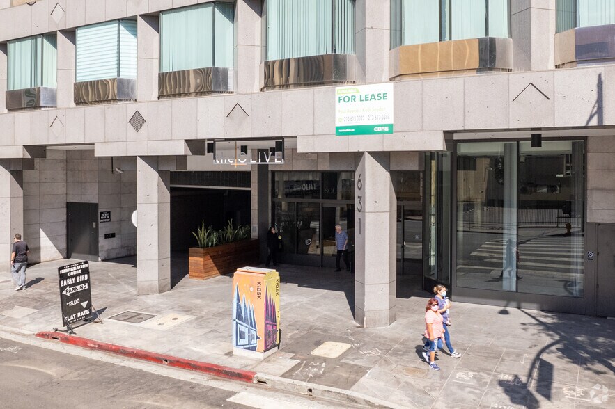 631 S Olive St, Los Angeles, CA à louer - Photo de l’immeuble – Image 2 sur 5