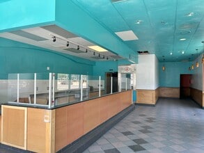 525 E Hospitality Ln, San Bernardino, CA à louer Photo de l’immeuble– Image 1 sur 5