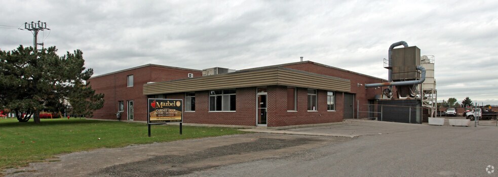 108 Industrial Dr, Whitby, ON à vendre - Photo principale – Image 1 sur 3