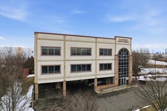 300 Penhorn Ave, Secaucus, NJ à louer Photo intérieure– Image 1 sur 20