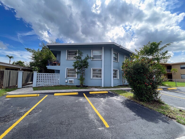 3760 SW 1st St, Fort Lauderdale, FL à vendre - Photo de l’immeuble – Image 2 sur 54