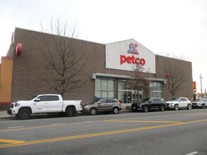 2343 Utica Ave, Brooklyn, NY à louer Photo de l’immeuble– Image 2 sur 6