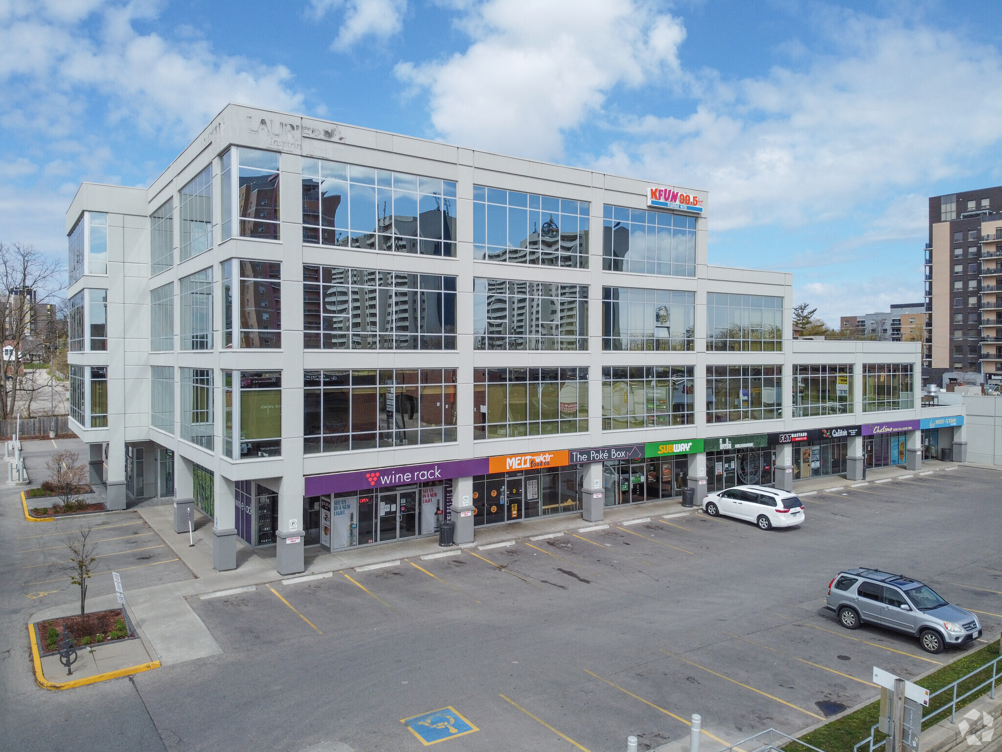 255 King St N, Waterloo, ON à louer Photo de l’immeuble– Image 1 sur 5