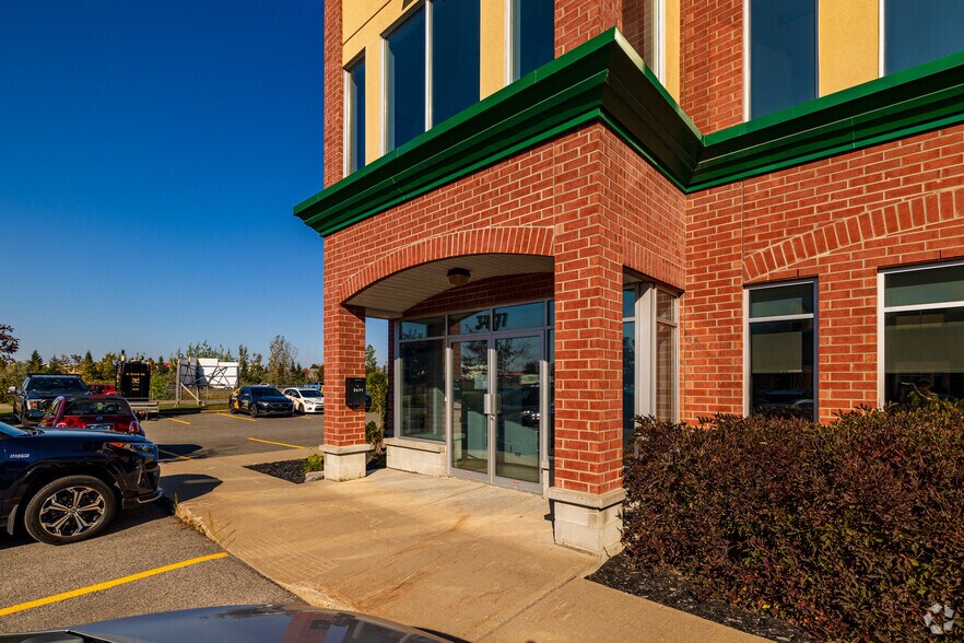 3453-3471 Boul De La Pinière, Terrebonne, QC à louer - Photo de l’immeuble – Image 3 sur 4