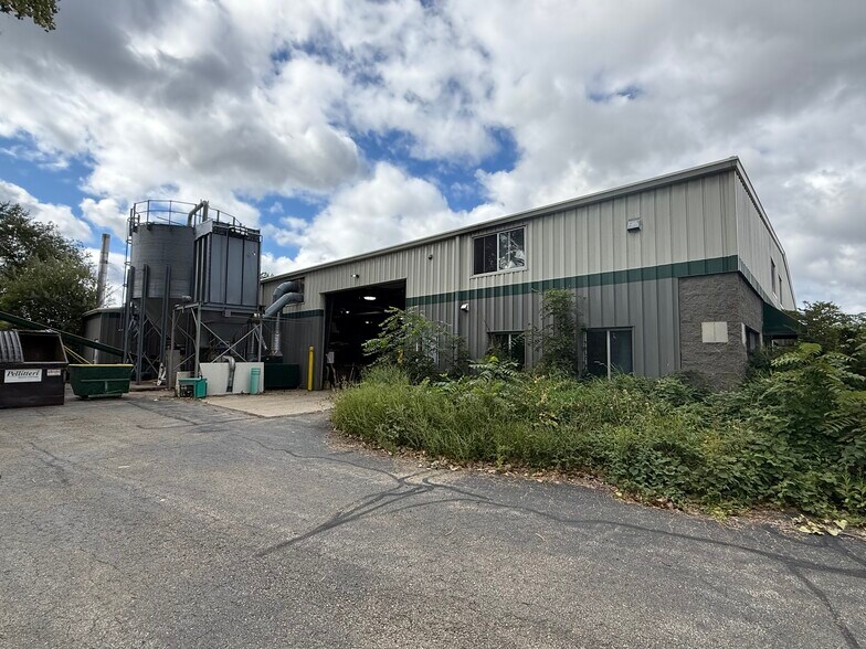 301 Progress Rd, Cottage Grove, WI à vendre - Photo de l’immeuble – Image 2 sur 21