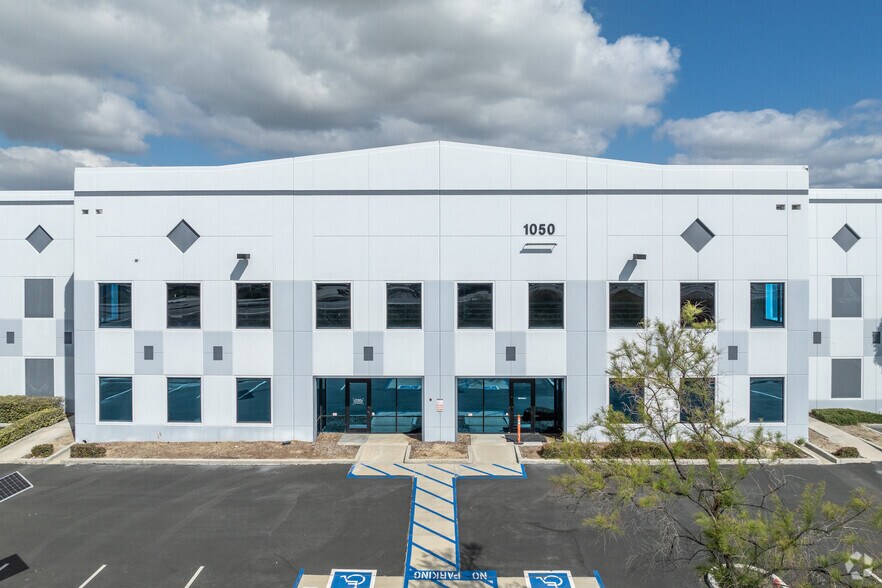 1050 E Orange Show Rd, San Bernardino, CA à louer - Photo de l’immeuble – Image 3 sur 8