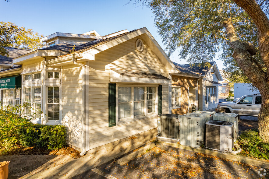 201 Douglas Ave, Dunedin, FL à louer - Photo de l’immeuble – Image 3 sur 7