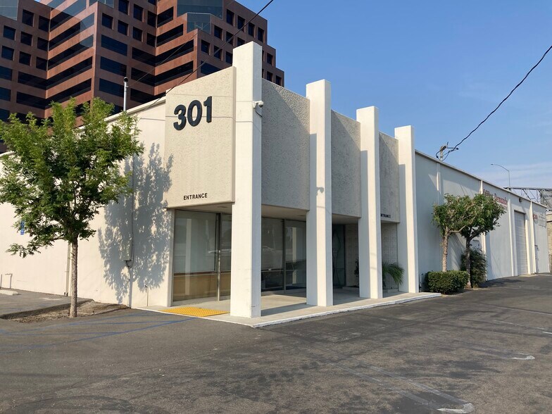 301 E Stevens Ave, Santa Ana, CA à vendre - Photo de l’immeuble – Image 2 sur 6