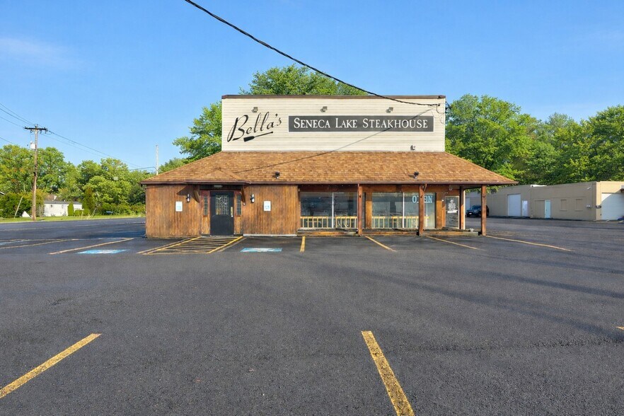 369 Waterloo Geneva Rd, Waterloo Town, NY à vendre - Photo principale – Image 1 sur 38