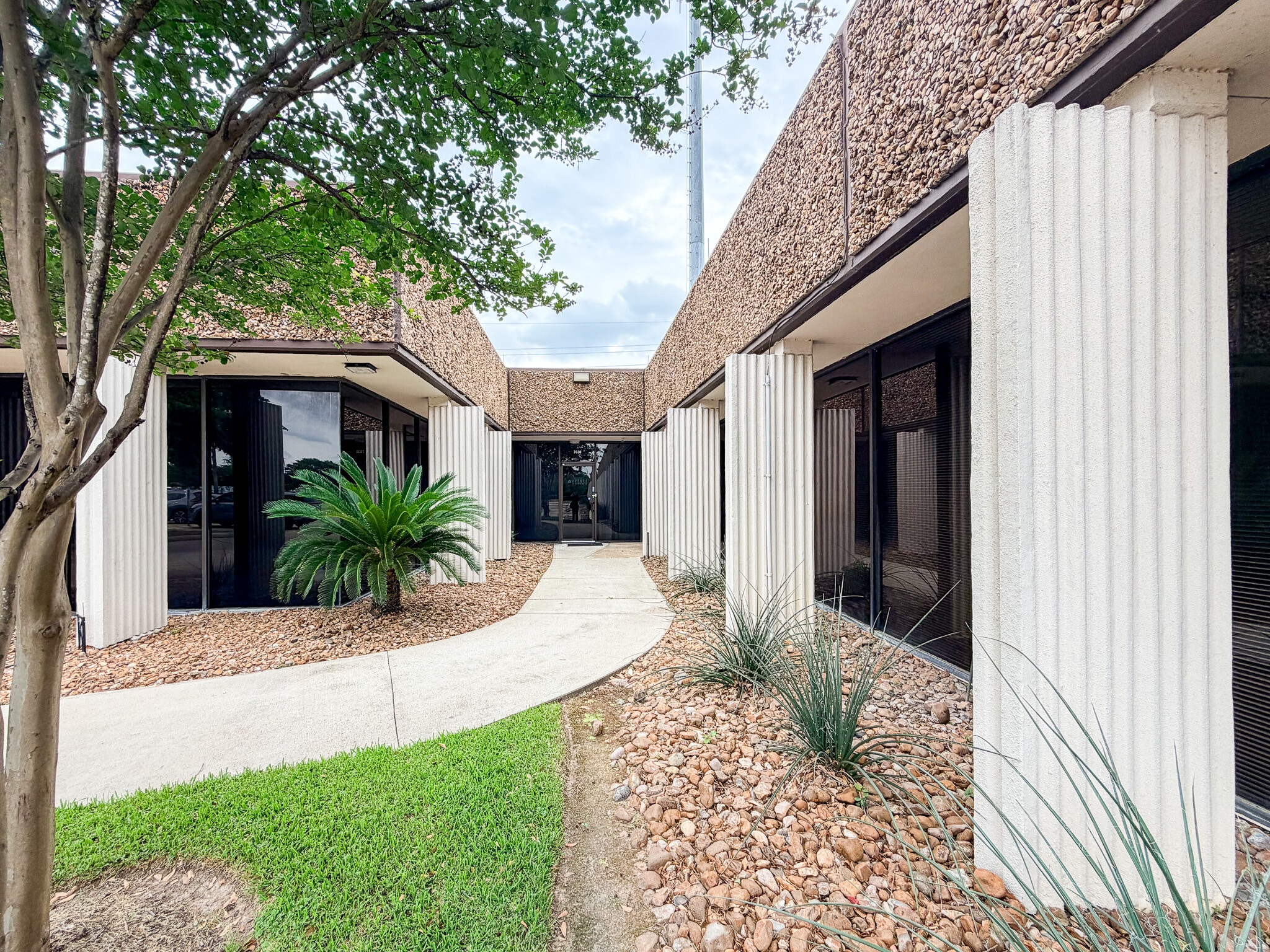 7000-7070 Empire Central Dr, Houston, TX à louer Photo intérieure– Image 1 sur 16