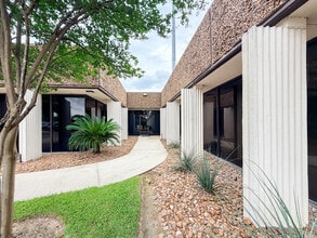 7000-7070 Empire Central Dr, Houston, TX à louer Photo intérieure– Image 1 sur 16