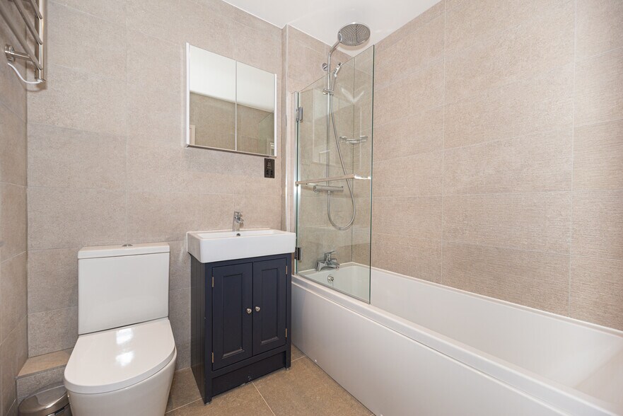 25,27 and 29 Westbourne Grove, W2 4UA portefeuille de 2 biens à vendre sur LoopNet.fr - Photo de l’immeuble – Image 3 sur 12