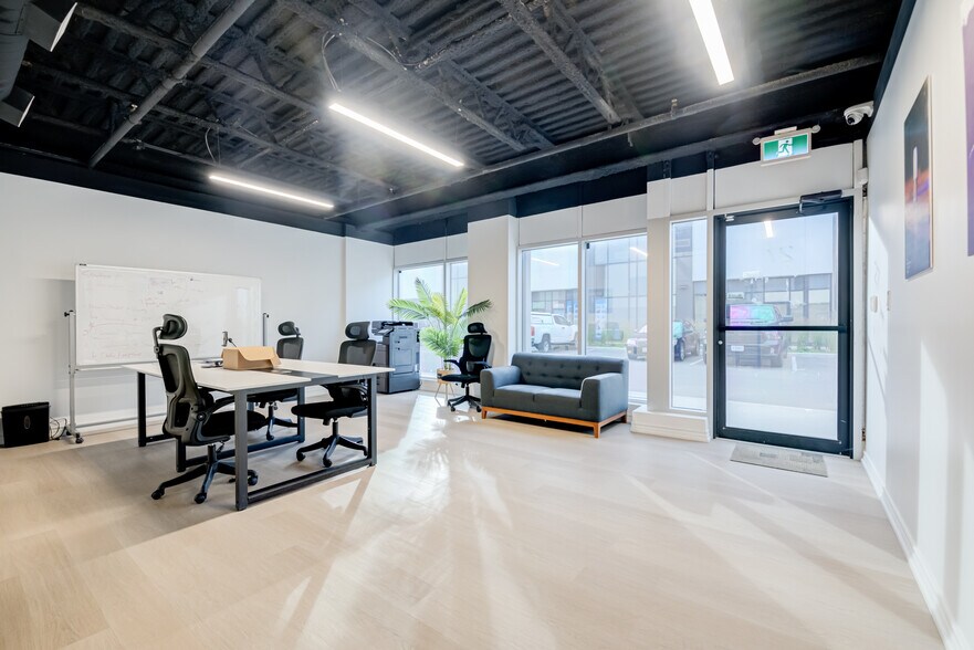 5250 Solar Dr, Mississauga, ON à vendre - Photo de l’immeuble – Image 3 sur 23