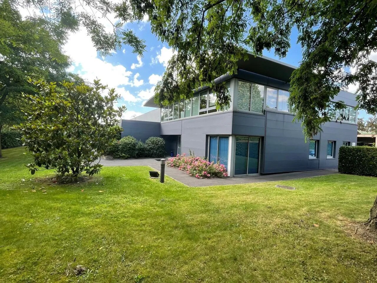 Bureau dans Le Plessis-Bouchard à louer Photo de l’immeuble– Image 1 sur 12