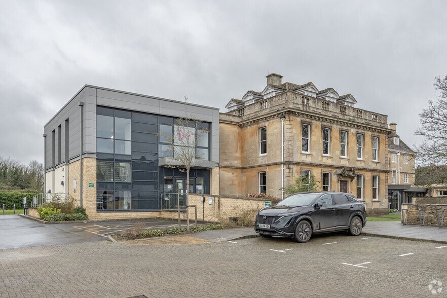 Pickwick Rd, Corsham à louer - Photo principale – Image 1 sur 4