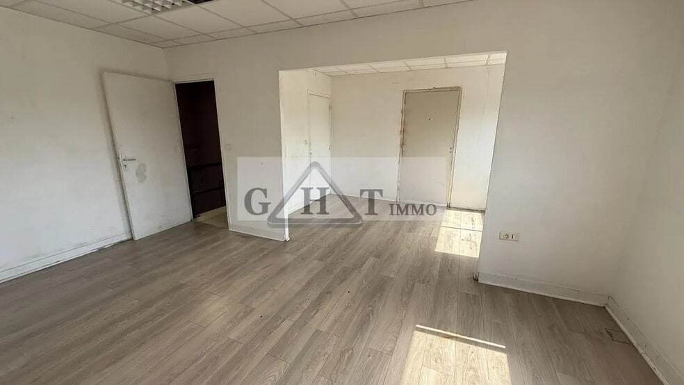 Industriel/Logistique dans Mareuil-lès-Meaux à vendre - Photo de l’immeuble – Image 1 sur 8