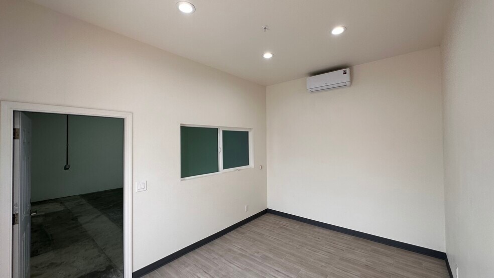 1450 W Collins Ave, Orange, CA à louer - Photo intérieure – Image 3 sur 8