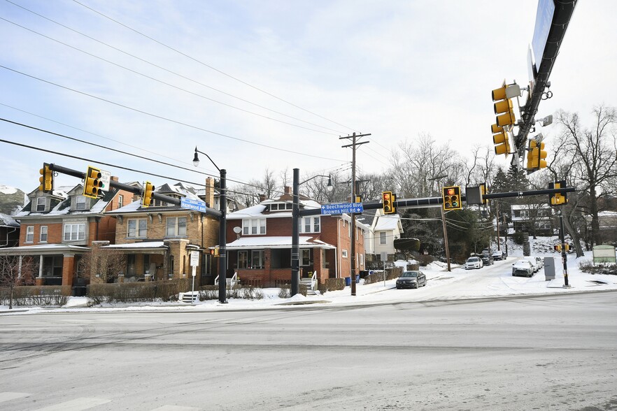 911 Hazelwood Ave, Pittsburgh, PA à vendre - Photo de l’immeuble – Image 3 sur 11