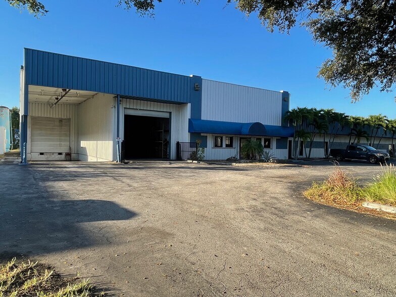 3750 Prospect Ave, Riviera Beach, FL à louer - Photo de l’immeuble – Image 1 sur 17