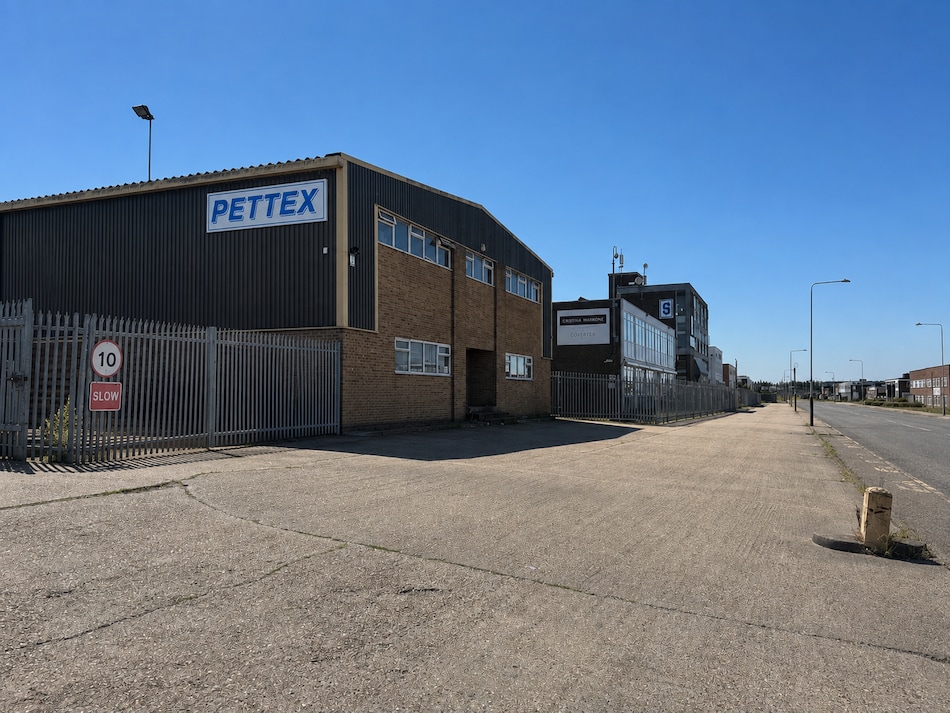 62-70 Fowler Rd, Ilford, LND IG6 3UT - Lot 9a - - Photo intérieure - Image 2 of 4