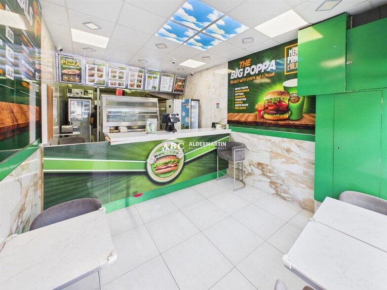 51 Cricklewood Broadway, Londres à louer - Photo de l’immeuble – Image 2 sur 5