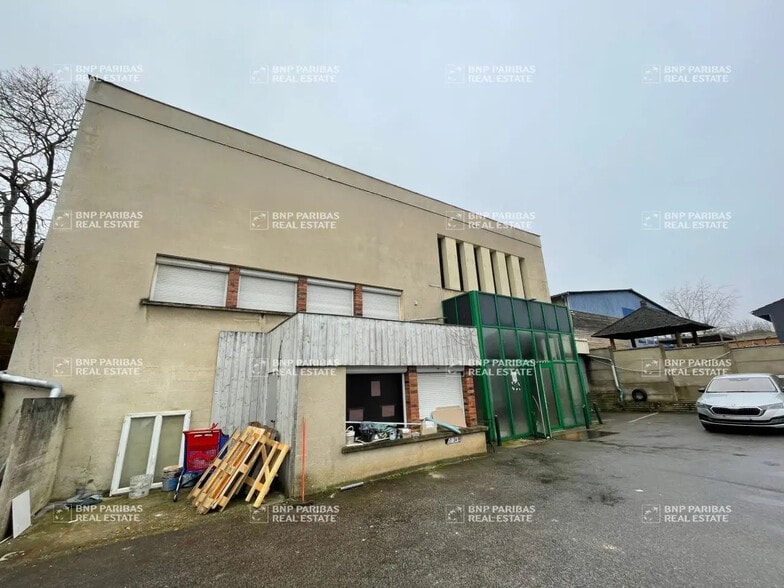 Local d'activités dans Chambourcy à vendre - Photo de l’immeuble – Image 1 sur 12