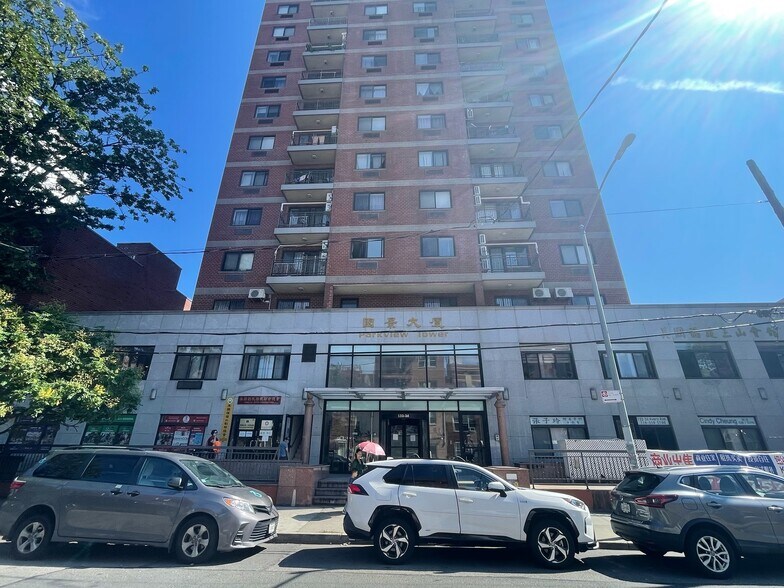 13226 Avery Ave, Flushing, NY à vendre - Photo de l’immeuble – Image 2 sur 15