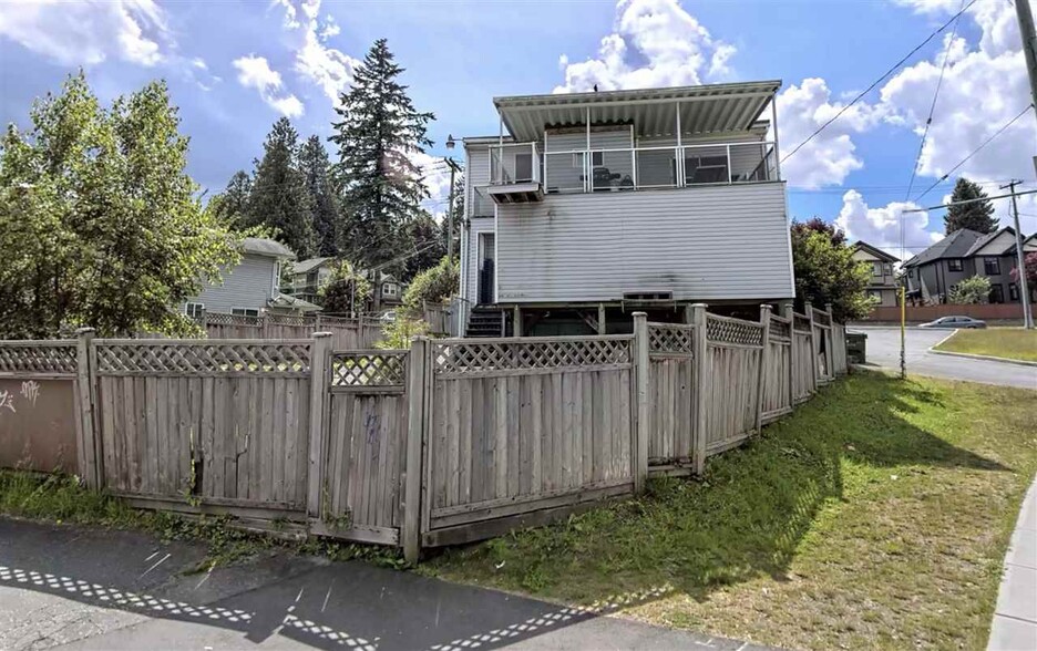1985 Pitt River Rd, Port Coquitlam, BC à vendre - Photo de l’immeuble – Image 2 sur 12
