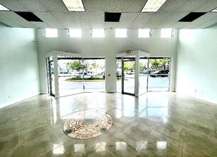 1249 Stirling Rd, Dania Beach, FL à louer Photo intérieure– Image 2 sur 6