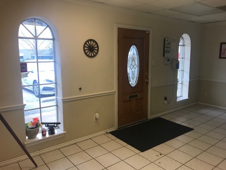 623 E Dallas Rd, Grapevine, TX à vendre - Photo intérieure – Image 3 sur 16