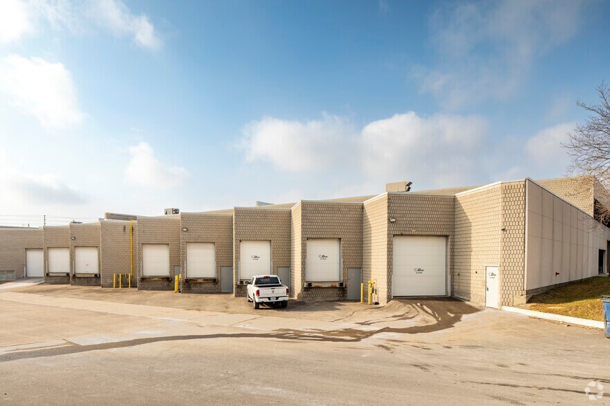 6705 Tomken Rd, Mississauga, ON à louer - Photo de l’immeuble – Image 2 sur 7