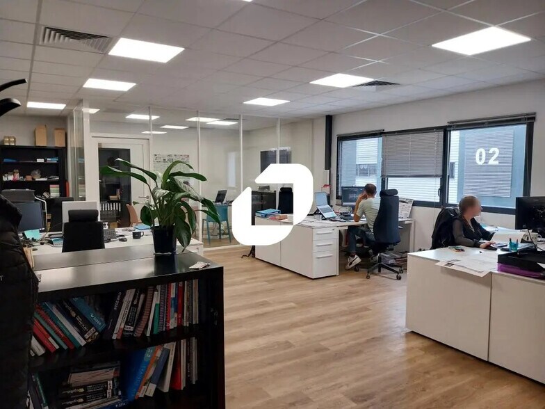Local d’activités dans Orvault à louer - Photo de l’immeuble – Image 1 sur 15