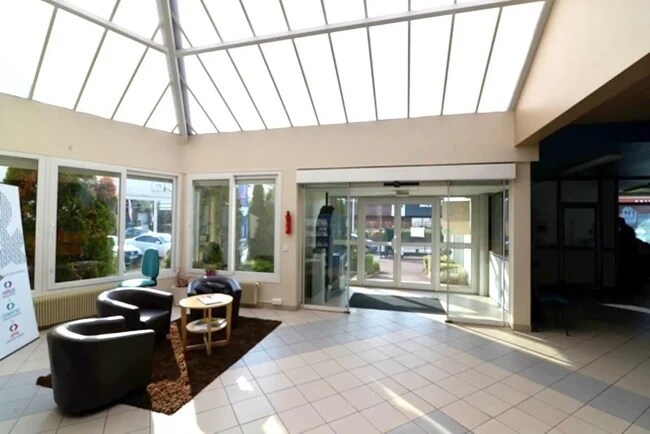 Plus de détails pour Avenue Gabriel Péri, Montesson - Local commercial à vendre