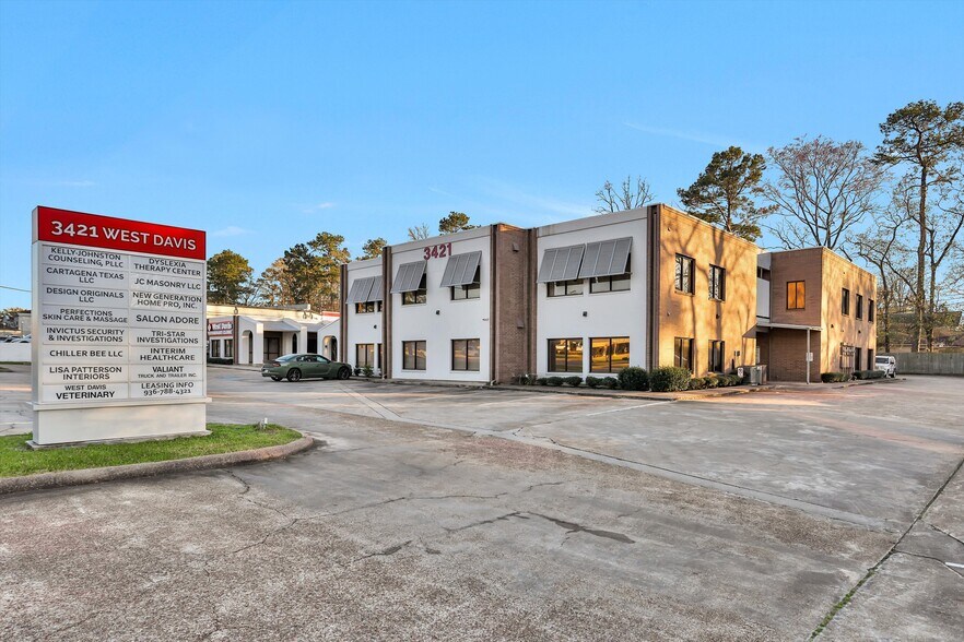 3421 W Davis St, Conroe, TX à louer - Photo de l’immeuble – Image 3 sur 30