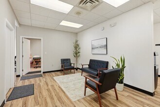 81-87 Springside Dr, Akron, OH à louer Hall d’entrée– Image 2 sur 23