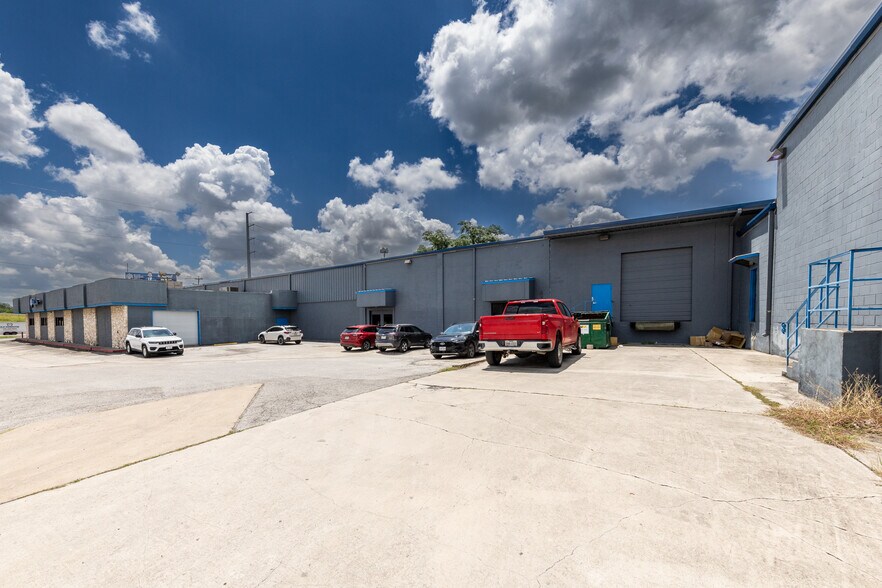 2111 West Ave, San Antonio, TX à vendre - Photo de l’immeuble – Image 3 sur 13