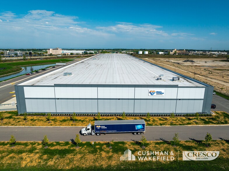 18300 Snow Rd, Brook Park, OH à louer - Aérien – Image 3 sur 16