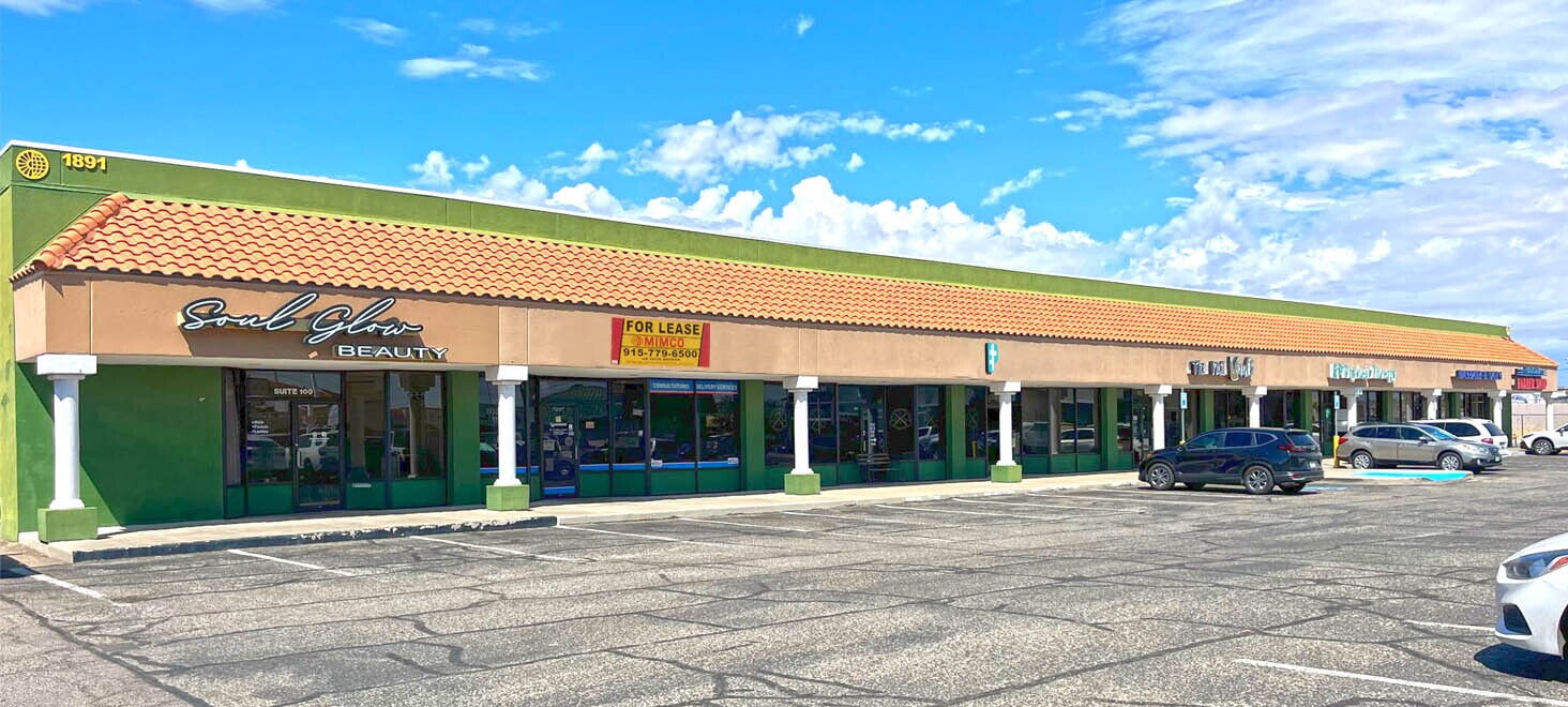 1891 N Lee Trevino Dr, El Paso, TX à louer Photo de l’immeuble– Image 1 sur 2