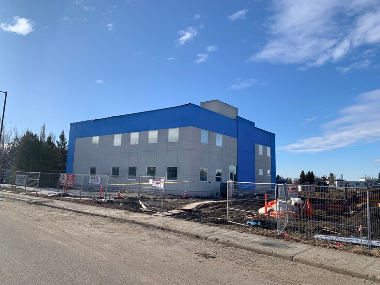 1932 94 St NW, Edmonton, AB à vendre - Photo de l’immeuble – Image 1 sur 1