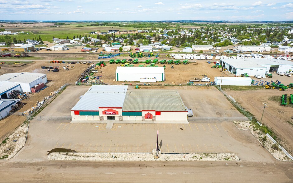 5338 50 Av, Vegreville, AB à louer - Photo de l’immeuble – Image 3 sur 4