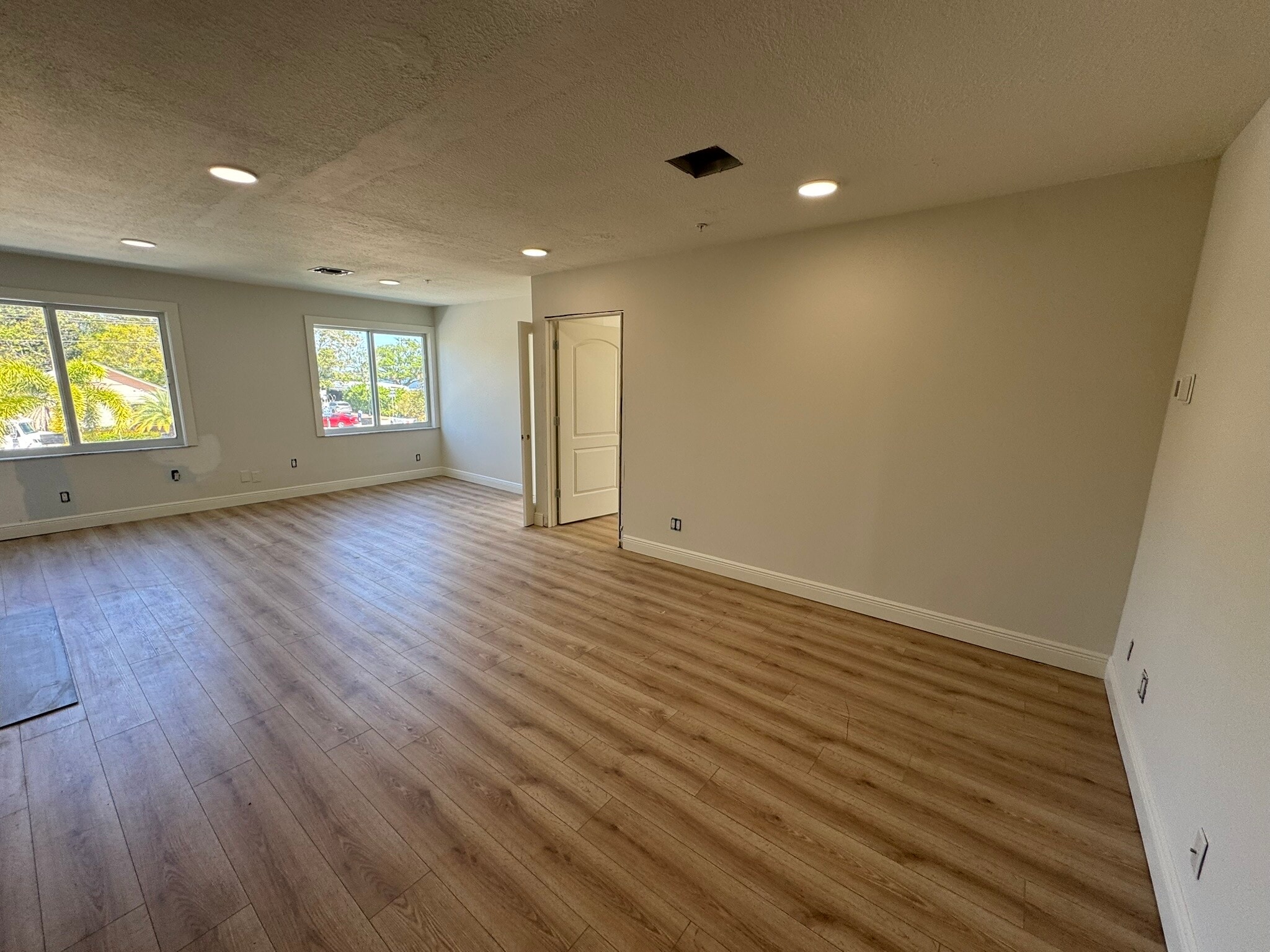 1 SW Osceola St, Stuart, FL à louer Photo de l’immeuble– Image 1 sur 5