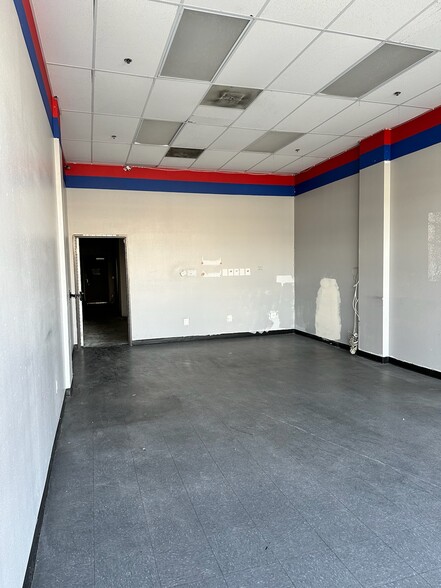 909 S Central Ave, Compton, CA à louer - Photo de l’immeuble – Image 3 sur 6