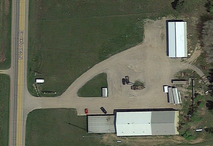 8260 Van Dyke Rd, Cass City, MI à louer - Photo de l’immeuble – Image 3 sur 13
