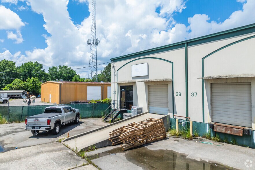 1020 Idlewilde Blvd, Columbia, SC à louer - Photo de l’immeuble – Image 3 sur 5