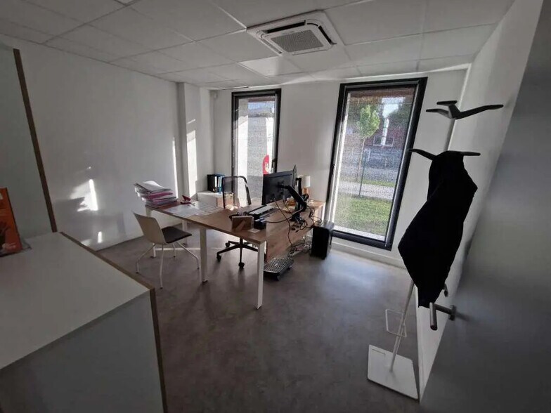 Local d'activités dans Eysines à vendre - Photo de l’immeuble – Image 2 sur 13