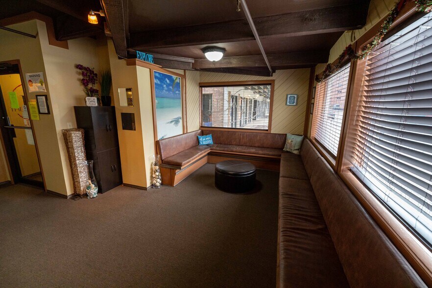 502 E John St, Champaign, IL à louer - Photo intérieure – Image 3 sur 13